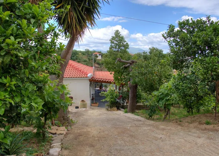 αγιά τριάδα *