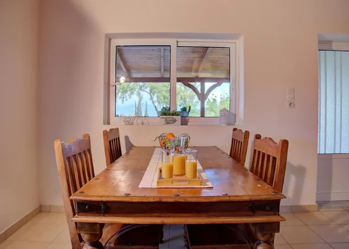 αγιά τριάδα *