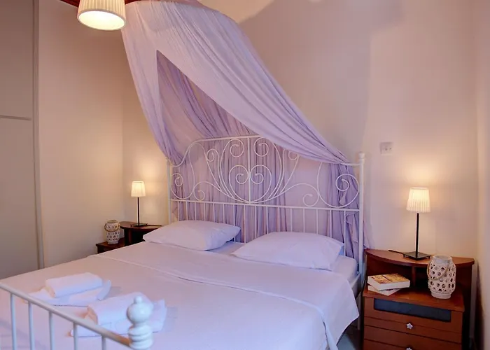 αγιά τριάδα * Koróni